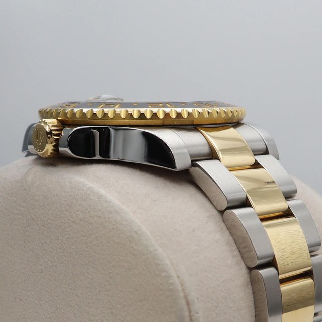 Rolex GMT Master II 116713 LN Image 2